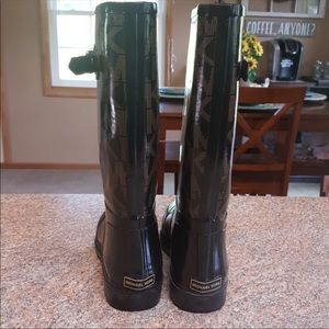 Like New Michael Kors tall rain boots.  🌦